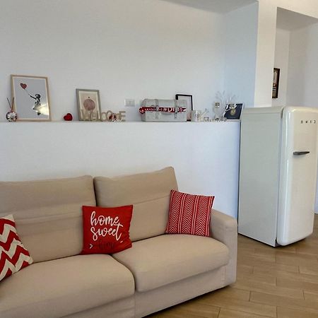 The Shabby House - Charming Seaside Retreat In Central Anzio, Steps From Beach And Train Station Exterior foto