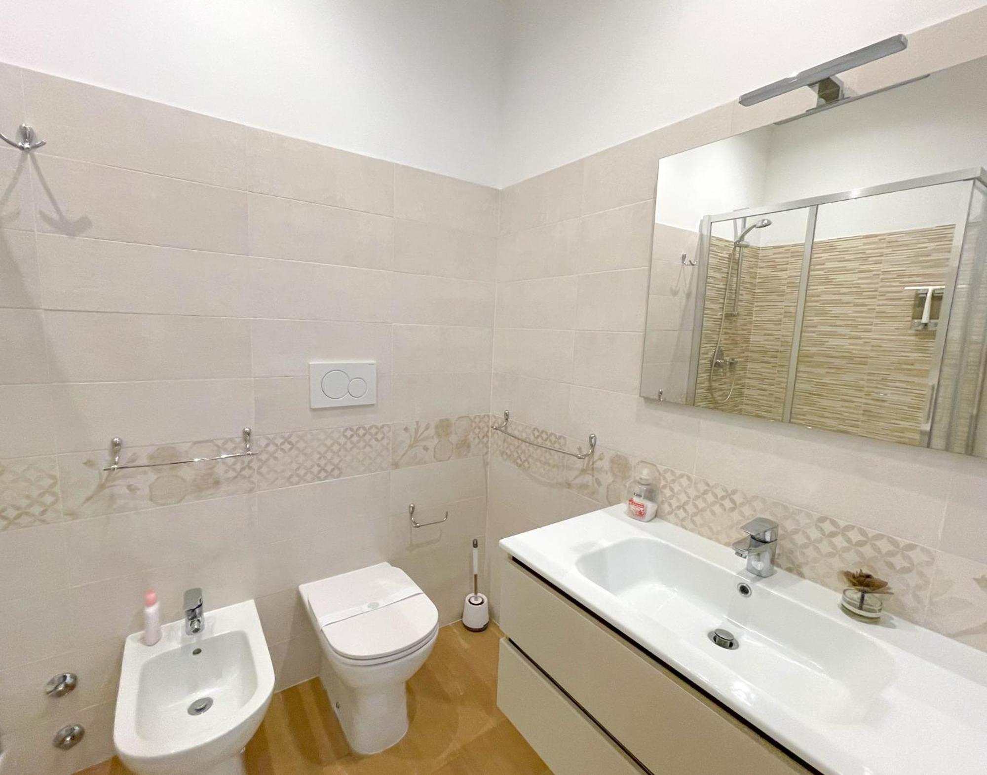 The Shabby House - Charming Seaside Retreat In Central Anzio, Steps From Beach And Train Station Exterior foto