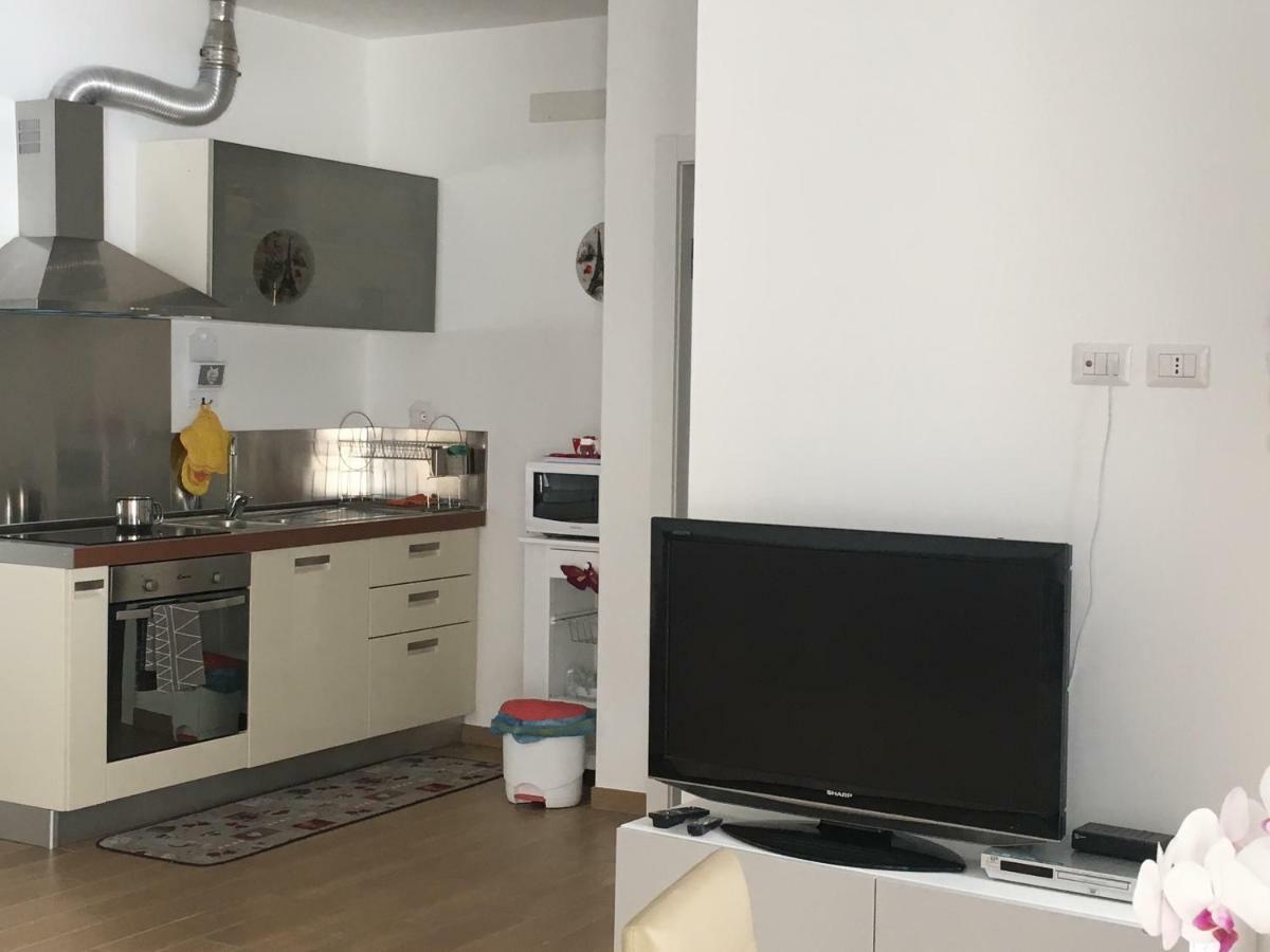 The Shabby House - Charming Seaside Retreat In Central Anzio, Steps From Beach And Train Station Exterior foto